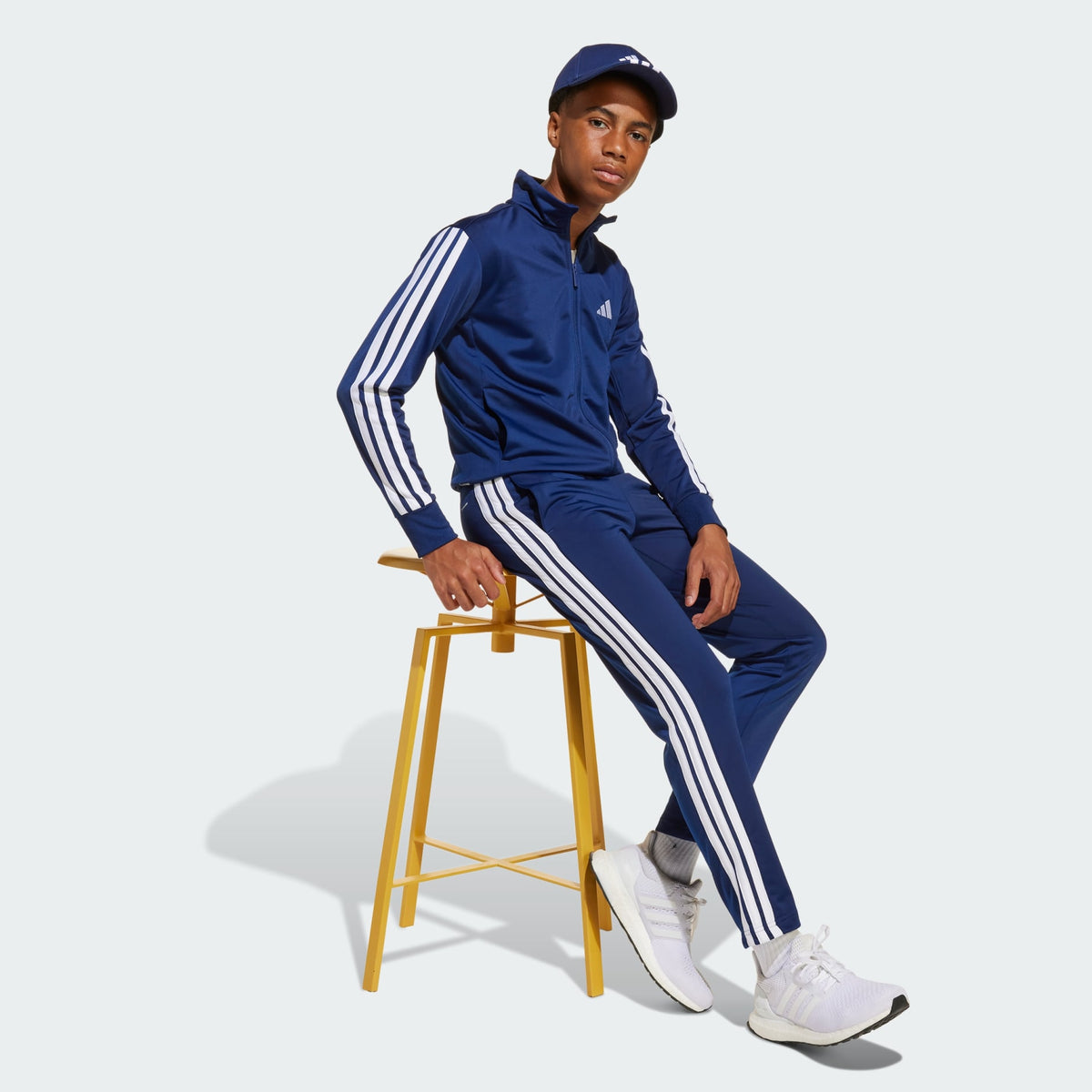 J 3S TR TS 205 DKBLUE/WHITE 