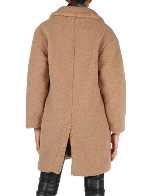 CAPPOTTO LUNGO IN ECO PELLICCIA MARKUP | MW564623/NOCE